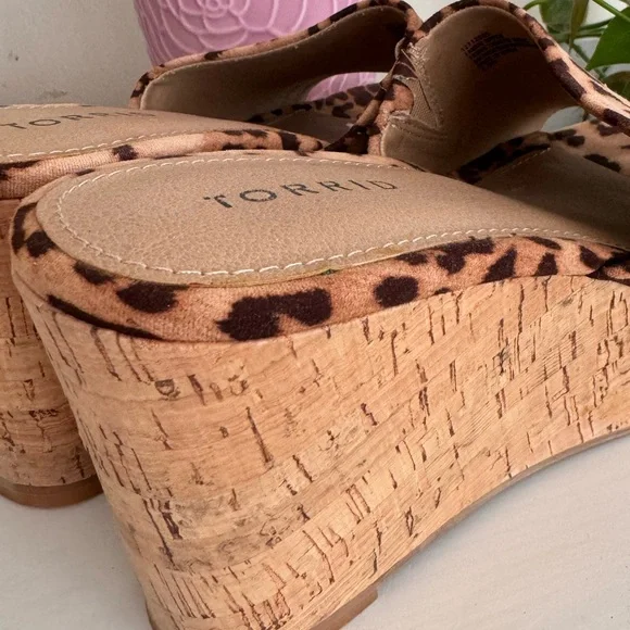 Torrid wedges - Picture 1 of 5